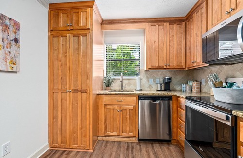 Auburn Apartment | NEW Cheerful Auburn Getaway!