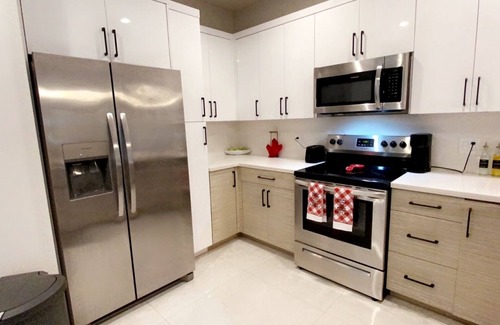 West Park House | New Construction clean 3 Bedroom 2 full Bathroom , Fully equipped kitchen