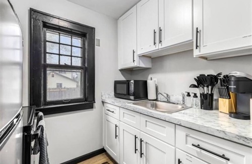 Hazel Park Apartment | New! Contemporary 1BR Haven, Private & Pristine