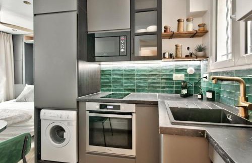 Quartier de la Goutte-d'Or Apartment | NEW ! Cosy Suite Intimate Nest Sacré Coeur Paris !