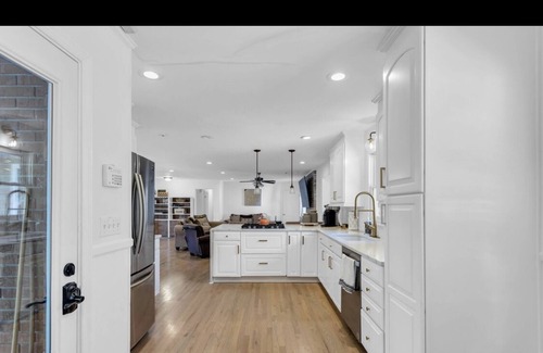 Windwood House | *New* Cozy 3bdr+1Bonus Newly Remodeled Home