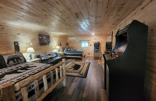 Rocky Grove Cabin | New Cozy Cosby cabin 20 min to Gatlinburg