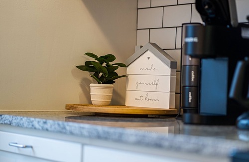 Fenton Condo | *NEW* Cozy Fenton Condo near DT