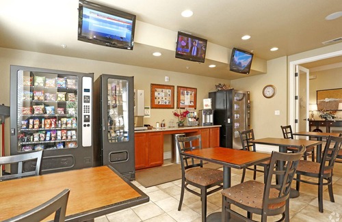Reno/Tahoe Airport Apartment | New Cozy Stylish 1BR With Heated Pool Relaxing Spa Sauna