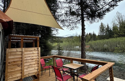 Bear Creek Cabin | New creekside yurt with mountain views next to a Salmon run creek!