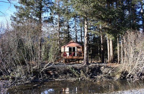 Bear Creek Cabin | New creekside yurt with mountain views next to a Salmon run creek!