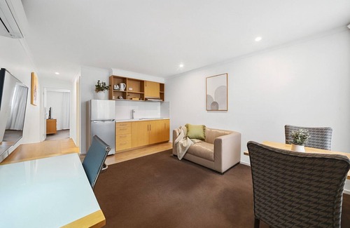 Seymour Hotel | New Crossing Place Motel & Apartments