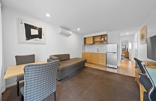 Seymour Hotel | New Crossing Place Motel & Apartments