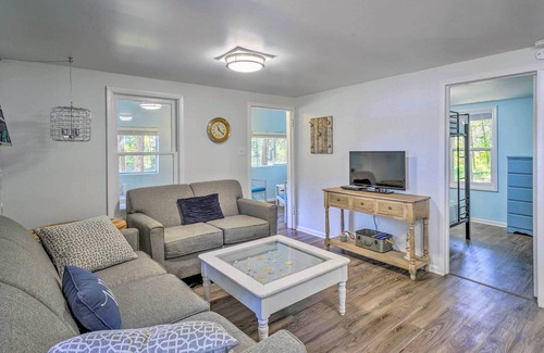 Friendship Cottage | NEW Cute & Charming Cottage Near Castle Rock Lake!
