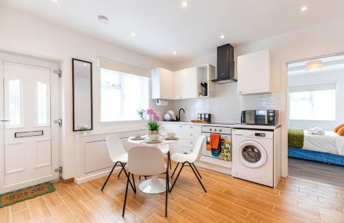 Plumstead Apartment | New! Delightful 2BR Flat in Woolwich