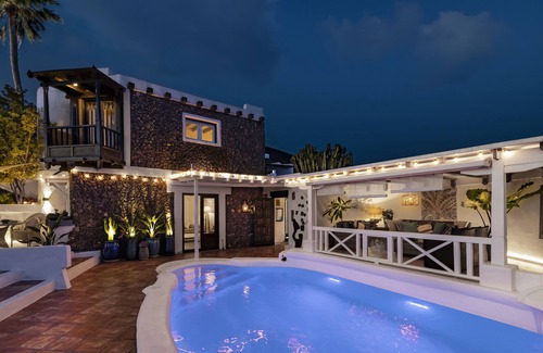 La Asomada Villa | New”Deluxe”historic,Canerian style villa,outstanding seaviews,private heatedpool