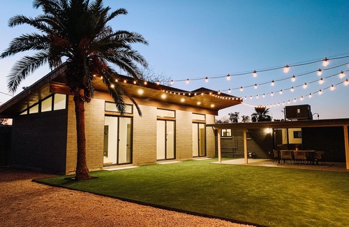 Mitchell Park West House | NEW. Downtown Trendy Tempe, Mill Ave, Large Backyard, 4 Beds
