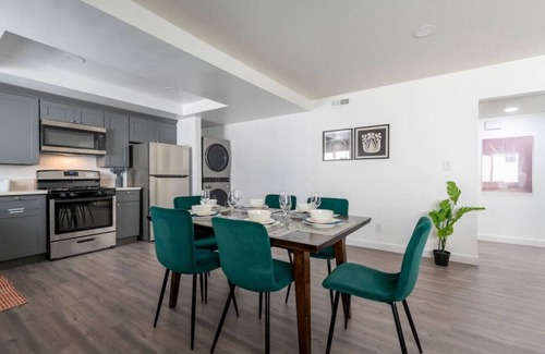 Alhambra Condo | New DT Alhambra Family Vacation Home with King Bed