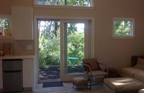 Hampton Bays Cottage | New Duplex Apartment