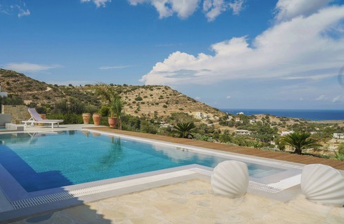 Pitsidia Villa | New elegant villa Ganesha private pool,Jacuzzi,veranda, sea view,BBQ Near Komos