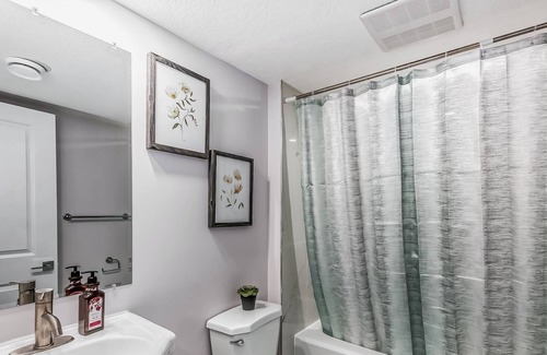 Southwest Edmonton House | New entire guest suite in Southwest Edmonton