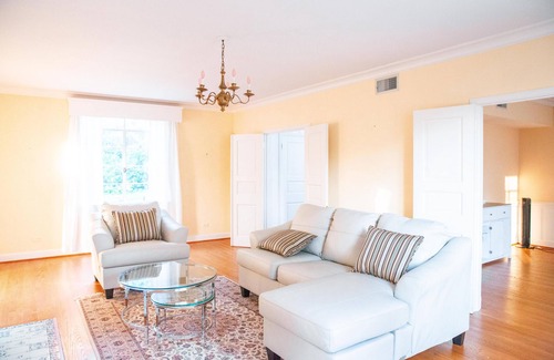 Charlottesville House | NEW - Entire Home/Gorgeous Sunroom off Rugby Road - Walk to UVA and JPJ Arena!