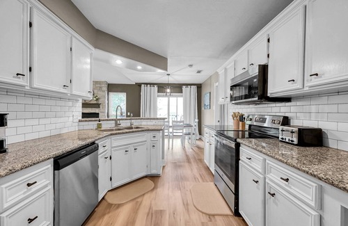 April Sound Condo | NEW! Festival Stay Near Lake Conroe – Close to Marinas, Dining & Downtown Montgomery