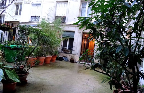 Quartier de Rochechouart Apartment | New flat in Paris near Sacre Coeur, Montmartre, cozy and beautiful for 6 people!