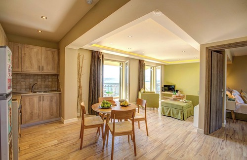 Kefalonia Apartment | *NEW FOR 2016 * Superb 1 bedroom King Suite walking distance to town and beach.