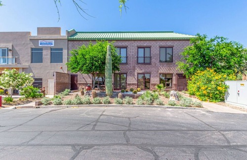Fountain Hills Condo | New Fountain Hills Suite On The Avenue/2Bed-2Bath