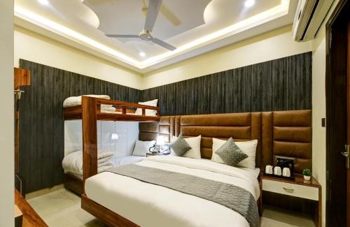 Old Delhi Hotel | New Frontier - 2 Mins from OLD Delhi Railway Station & Chandni Chowk