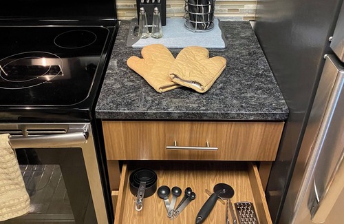 Radnor - Fort Myer Heights Apartment | NEW Furnished 1BR in Arlington with FREE parking and Pool Access