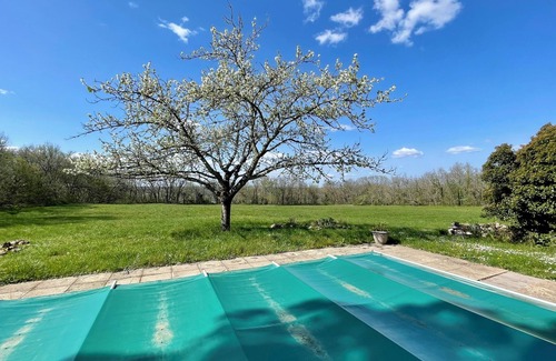 Sainte-Alauzie Apartment | New Gîte with swimming pool in the south of the Lot, in a 5-hectare park
