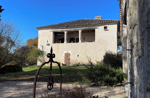 Sainte-Alauzie Apartment | New Gîte with swimming pool in the south of the Lot, in a 5-hectare park