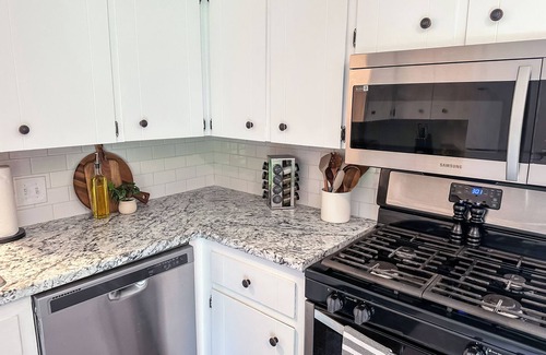 Grand Rapids House | NEW! GR Modern & Updated 2BR Retreat - Sleeps 8, Near Downtown!