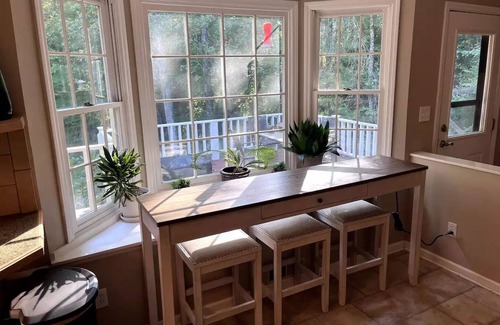 Oak Ridge House | -NEW- Green Cedar Lodge, Nature Lovers Dream! Hot Tub, FirePit, BBQ