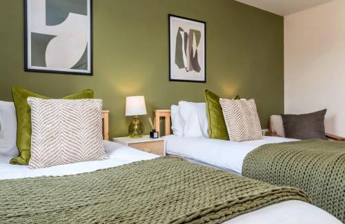Hanley House | NEW Greydawn House - Stunning 4 Bedroom House in Stoke-on-Trent