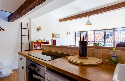 Saint-Etienne Apartment | {NEW} Historical loft, central, balcony