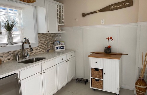 Long Beach House | New home 1 block from Beach & restaurants/bars. West End