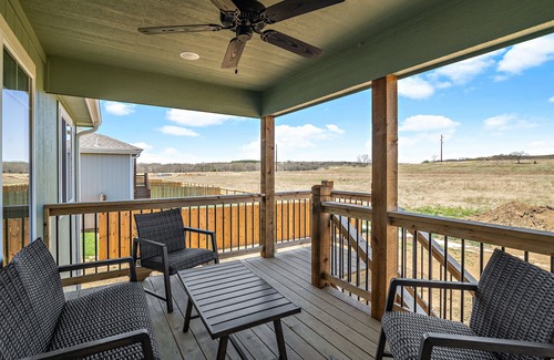 Manhattan House | New Home in west Manhattan, Family Friendly and close to KSU!
