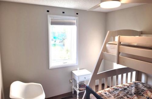 Au Gres House | New! Huron Paradise - Family-friendly Lakefront!