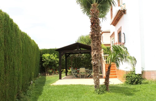 Otura House | # NEW # Impressive house for 12 - pool, Garden & BBQ