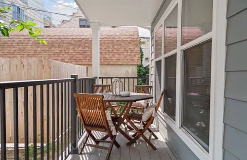 Uptown House | NEW Insta-Worthy Home Steps From The Lakes