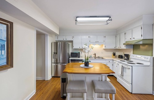 Charlotte House | New! Introductory Rate! Walking Distance to Restaurants, Bars, Shops, Cafes, etc