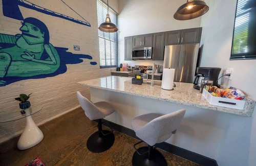 Buchanan Apartment | New King Bed Apartment: Brewery| River| Downtown