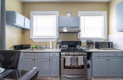 Upper South Providence Apartment | NEW! KING Bed |Renovated| 1st Floor + Minutes to Downtown