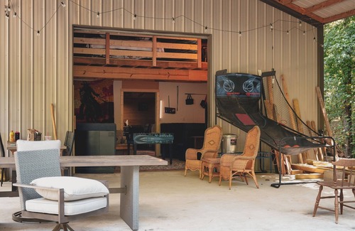 Saltillo Cabin | NEW King's Adventure Cabin -10 miles from downtown Tupelo - 17 acres