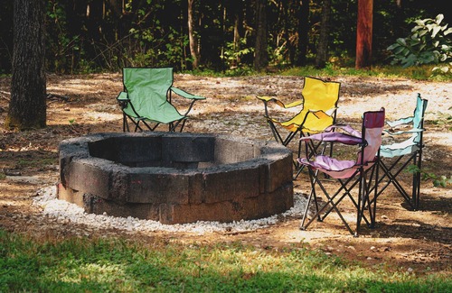 Saltillo Cabin | NEW King's Adventure Cabin -10 miles from downtown Tupelo - 17 acres