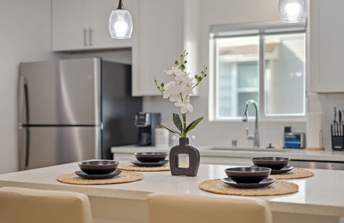 Vernon House | NEW! Koreatown+Universal Studios