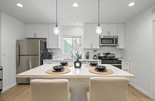 Vernon House | NEW! Koreatown+Universal Studios