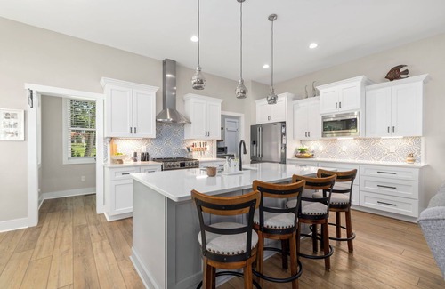 Eatons Crossing House | New! Lakefront 4BR, Kayaks, Paddleboards, Games