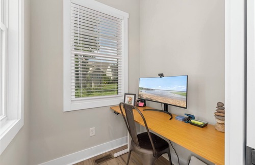 Eatons Crossing House | New! Lakefront 4BR, Kayaks, Paddleboards, Games