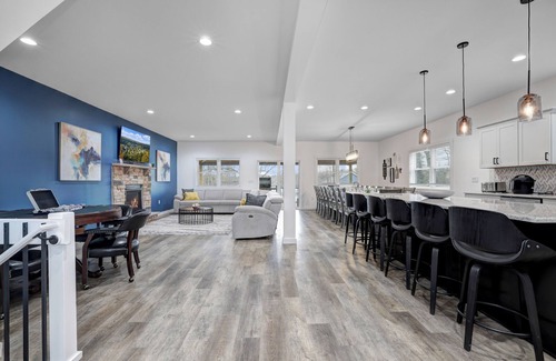 Lake Harmony House | New Lakeview Gateway Lake Access, Hot tub, EV Charger, Fire Pits, 10+ Parkings