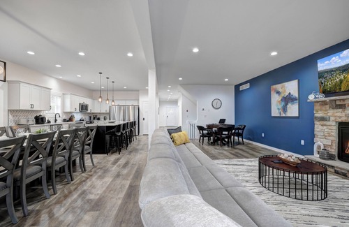 Lake Harmony House | New Lakeview Gateway Lake Access, Hot tub, EV Charger, Fire Pits, 10+ Parkings