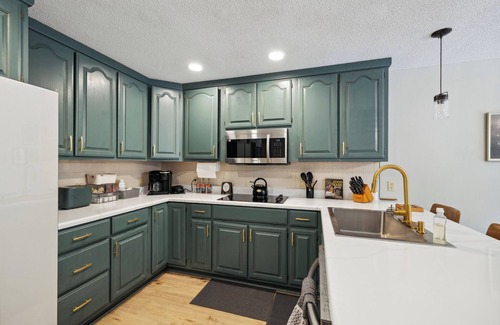 Murphy Ski Chalet | +NEW+Large Family Chalet/Pet Friendly/Game Room & Bar/Close to Downtown Murphy